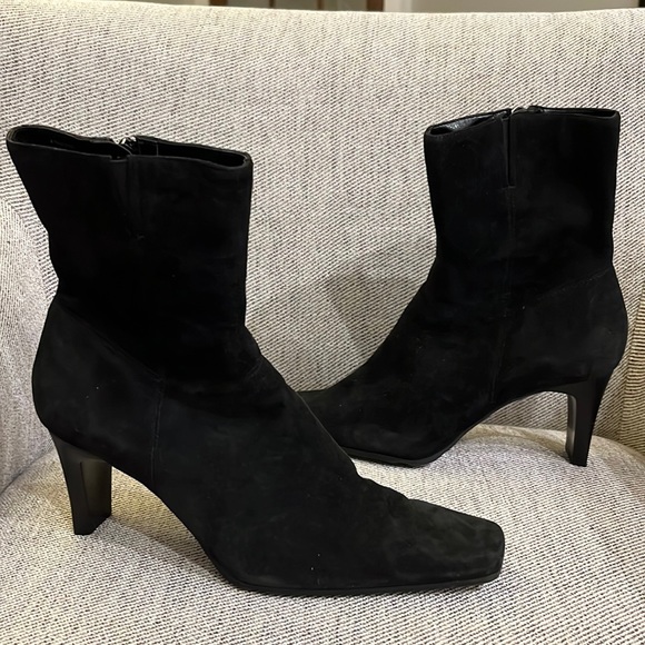 Nine West black suede ankle bootie, size 7 - Picture 1 of 10